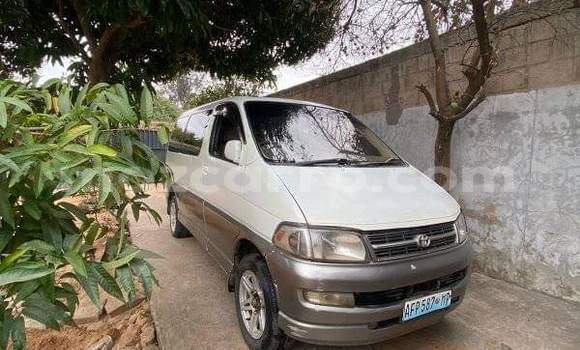 Tenga Tsaru Toyota Regius Zvimwe Mota in Maputo in Maputo Tenga Tsaru Toyota Regius Zvimwe Mota in Maputo in Maputo