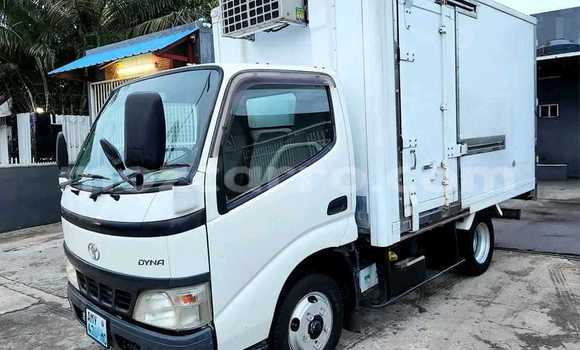 Comprar Usado Toyota Dyna Branco Carro em Maputo em Maputo