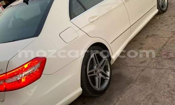 Nunua Ilio tumika Mercedes‒Benz E-Class Nyeupe Gari ndani ya Maputo nchini Maputo Nunua Ilio tumika Mercedes‒Benz E-Class Nyeupe Gari ndani ya Maputo nchini Maputo