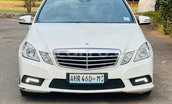 Nunua Ilio tumika Mercedes‒Benz E-Class Nyeupe Gari ndani ya Maputo nchini Maputo Nunua Ilio tumika Mercedes‒Benz E-Class Nyeupe Gari ndani ya Maputo nchini Maputo