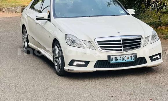 Comprar Usado Mercedes-Benz E-Classe Branco Carro em Maputo em Maputo