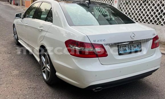Comprar Usado Mercedes-Benz E-Classe Branco Carro em Maputo em Maputo Comprar Usado Mercedes-Benz E-Classe Branco Carro em Maputo em Maputo