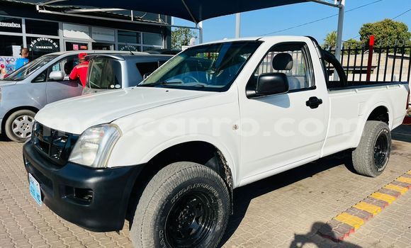 Comprar Usado Isuzu KB Branco Carro em Maputo em Maputo