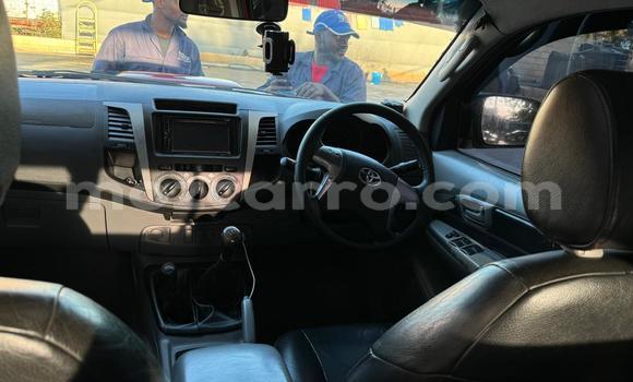 Tenga Tsaru Toyota Hilux Tsvuku Mota in Maputo in Maputo Tenga Tsaru Toyota Hilux Tsvuku Mota in Maputo in Maputo