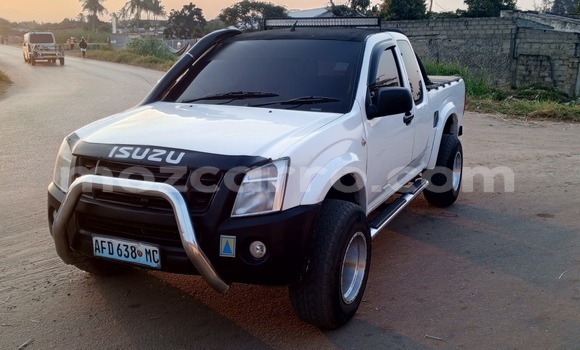 Comprar Usado Isuzu KB Branco Carro em Maputo em Maputo