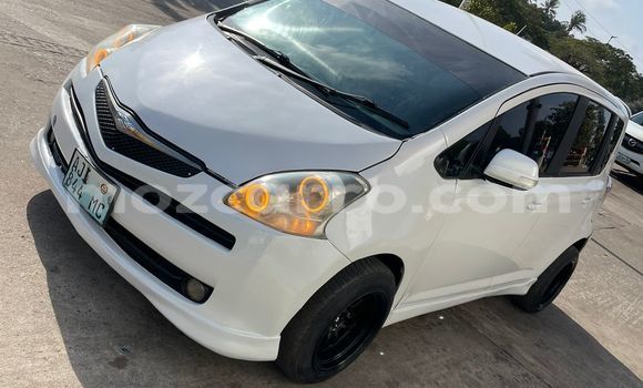 Buy Used Toyota Ractis White Car in Maputo in Maputo