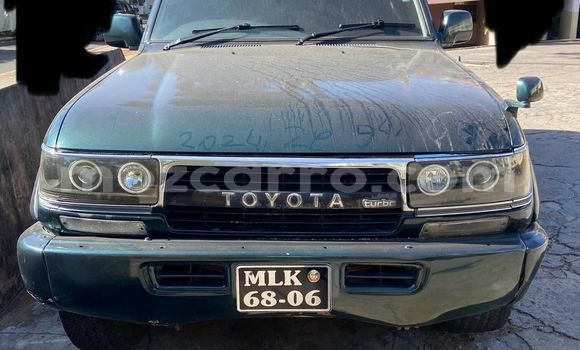 Comprar Usado Toyota Land Cruiser Verde Carro em Maputo em Maputo