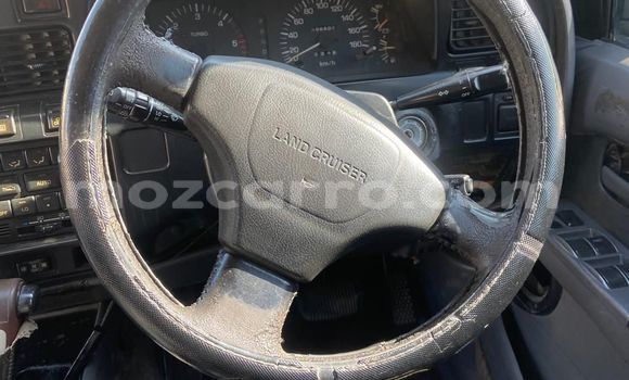 Comprar Usado Toyota Land Cruiser Verde Carro em Maputo em Maputo Comprar Usado Toyota Land Cruiser Verde Carro em Maputo em Maputo