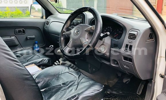 Nunua Ilio tumika Nissan Hardbody Nyeupe Gari ndani ya Maputo nchini Maputo Nunua Ilio tumika Nissan Hardbody Nyeupe Gari ndani ya Maputo nchini Maputo