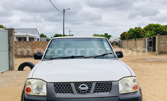Nunua Ilio tumika Nissan Hardbody Nyeupe Gari ndani ya Maputo nchini Maputo Nunua Ilio tumika Nissan Hardbody Nyeupe Gari ndani ya Maputo nchini Maputo