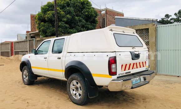 Nunua Ilio tumika Nissan Hardbody Nyeupe Gari ndani ya Maputo nchini Maputo Nunua Ilio tumika Nissan Hardbody Nyeupe Gari ndani ya Maputo nchini Maputo