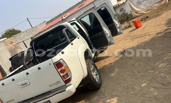 Comprar Usado Mazda BT-50 Branco Carro em Maputo em Maputo Comprar Usado Mazda BT-50 Branco Carro em Maputo em Maputo