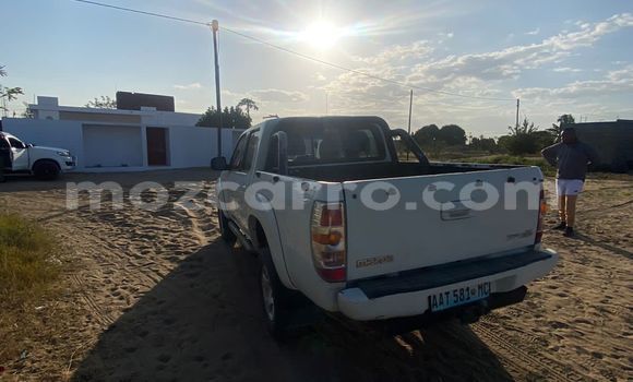 Comprar Usado Mazda BT-50 Branco Carro em Maputo em Maputo Comprar Usado Mazda BT-50 Branco Carro em Maputo em Maputo