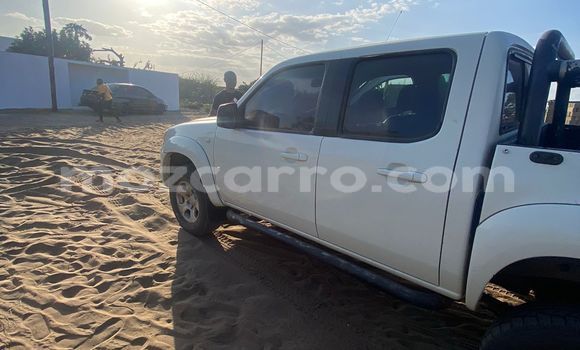 Comprar Usado Mazda BT-50 Branco Carro em Maputo em Maputo Comprar Usado Mazda BT-50 Branco Carro em Maputo em Maputo