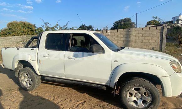 Comprar Usado Mazda BT-50 Branco Carro em Maputo em Maputo Comprar Usado Mazda BT-50 Branco Carro em Maputo em Maputo