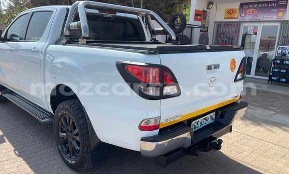 Nunua Ilio tumika Mazda BT-50 Nyeupe Gari ndani ya Maputo nchini Maputo Nunua Ilio tumika Mazda BT-50 Nyeupe Gari ndani ya Maputo nchini Maputo