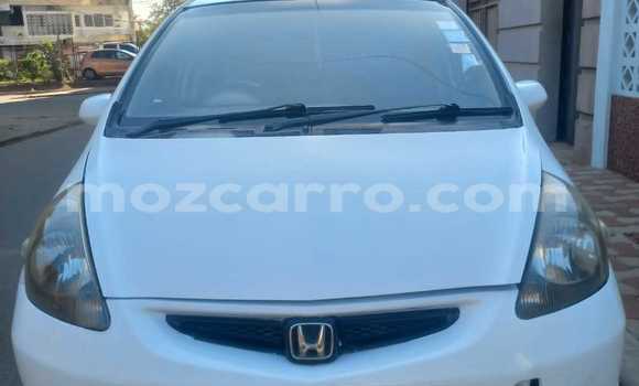Nunua Ilio tumika Honda Fit Nyeupe Gari ndani ya Maputo nchini Maputo