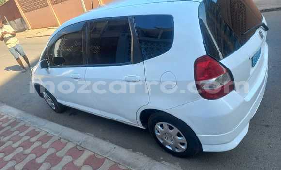 Comprar Usado Honda Fit Branco Carro em Maputo em Maputo Comprar Usado Honda Fit Branco Carro em Maputo em Maputo