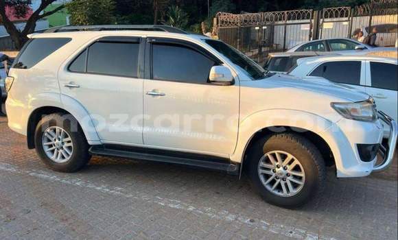 Tenga Tsaru Toyota Fortuner Chena Mota in Maputo in Maputo