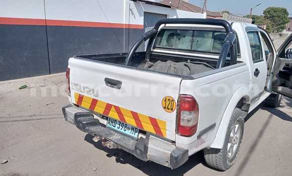 Comprar Usado Isuzu KB Branco Carro em Maputo em Maputo Comprar Usado Isuzu KB Branco Carro em Maputo em Maputo