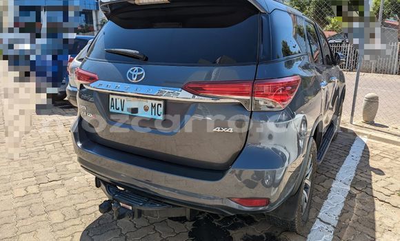 Nunua Ilio tumika Toyota Fortuner Nyeusi Gari ndani ya Maputo nchini Maputo