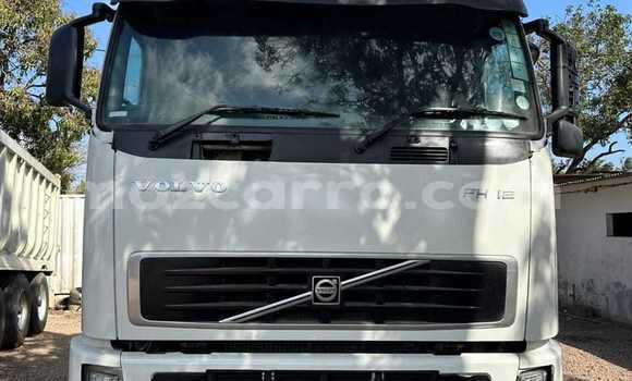 Comprar Usado Volvo F4 Branco Caminhão em Maputo em Maputo