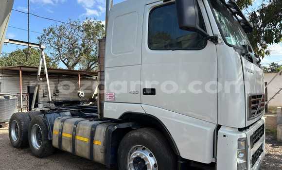 Nunua Ilio tumika Volvo F4 Nyeupe Lori ndani ya Maputo nchini Maputo Nunua Ilio tumika Volvo F4 Nyeupe Lori ndani ya Maputo nchini Maputo