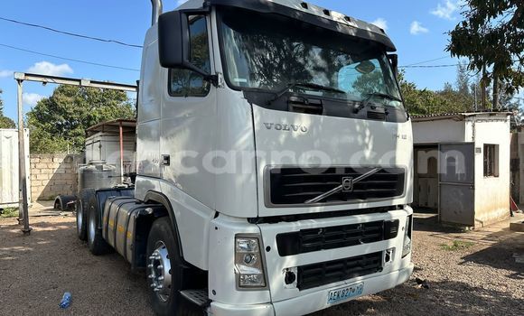 Nunua Ilio tumika Volvo F4 Nyeupe Lori ndani ya Maputo nchini Maputo Nunua Ilio tumika Volvo F4 Nyeupe Lori ndani ya Maputo nchini Maputo