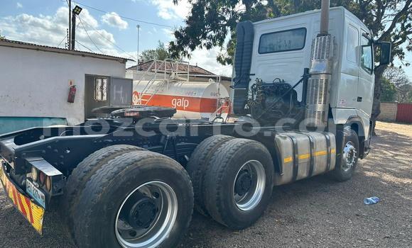 Nunua Ilio tumika Volvo F4 Nyeupe Lori ndani ya Maputo nchini Maputo Nunua Ilio tumika Volvo F4 Nyeupe Lori ndani ya Maputo nchini Maputo