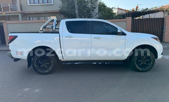 Nunua Ilio tumika Mazda BT-50 Nyeupe Gari ndani ya Maputo nchini Maputo Nunua Ilio tumika Mazda BT-50 Nyeupe Gari ndani ya Maputo nchini Maputo