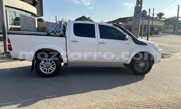 Nunua Ilio tumika Toyota Hilux Nyeupe Gari ndani ya Maputo nchini Maputo Nunua Ilio tumika Toyota Hilux Nyeupe Gari ndani ya Maputo nchini Maputo