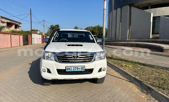 Nunua Ilio tumika Toyota Hilux Nyeupe Gari ndani ya Maputo nchini Maputo Nunua Ilio tumika Toyota Hilux Nyeupe Gari ndani ya Maputo nchini Maputo