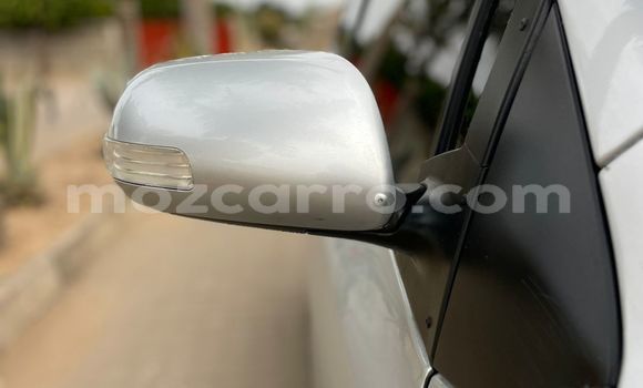 Comprar Usado Toyota Vitz Prata Carro em Maputo em Maputo Comprar Usado Toyota Vitz Prata Carro em Maputo em Maputo
