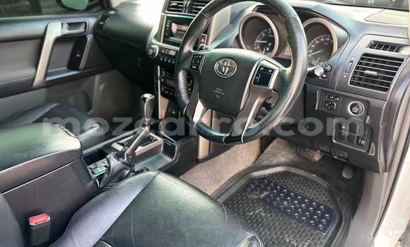 Nunua Ilio tumika Toyota Land Cruiser Prado Nyeupe Gari ndani ya Maputo nchini Maputo Nunua Ilio tumika Toyota Land Cruiser Prado Nyeupe Gari ndani ya Maputo nchini Maputo