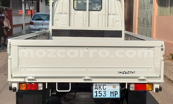 Comprar Usado Toyota Hiace Branco Carro em Moçambique em Nampula Comprar Usado Toyota Hiace Branco Carro em Moçambique em Nampula