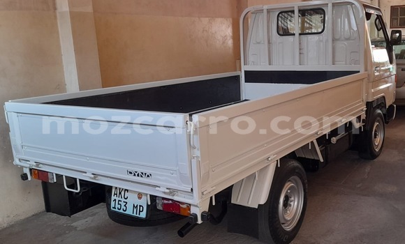 Comprar Usado Toyota Hiace Branco Carro em Moçambique em Nampula Comprar Usado Toyota Hiace Branco Carro em Moçambique em Nampula