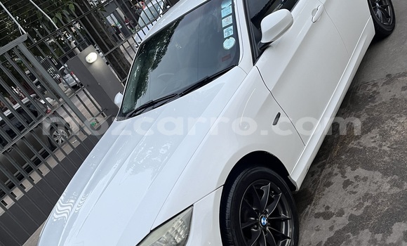 Comprar Usado BMW 3-Series Branco Carro em Marara em Tete