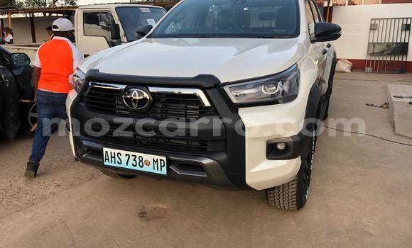 Comprar Novo Toyota Hilux Branco Carro em Maputo em Maputo
