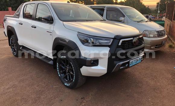 Comprar Novo Toyota Hilux Branco Carro em Maputo em Maputo Comprar Novo Toyota Hilux Branco Carro em Maputo em Maputo