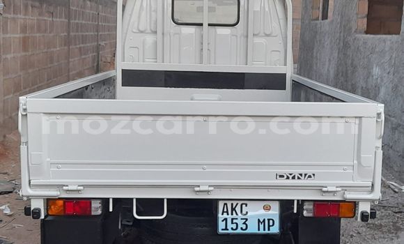 Comprar Novo Toyota HiAce Branco Caminhão em Maputo em Maputo Comprar Novo Toyota HiAce Branco Caminhão em Maputo em Maputo