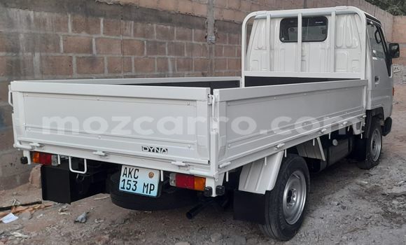 Comprar Novo Toyota HiAce Branco Caminhão em Maputo em Maputo Comprar Novo Toyota HiAce Branco Caminhão em Maputo em Maputo