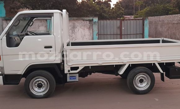 Comprar Novo Toyota HiAce Branco Caminhão em Maputo em Maputo Comprar Novo Toyota HiAce Branco Caminhão em Maputo em Maputo