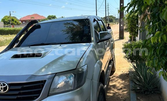 Nunua Ilio tumika Toyota Hilux Nyeupe Gari ndani ya Maputo nchini Maputo Nunua Ilio tumika Toyota Hilux Nyeupe Gari ndani ya Maputo nchini Maputo