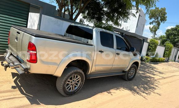 Nunua Ilio tumika Toyota Hilux Nyeupe Gari ndani ya Maputo nchini Maputo Nunua Ilio tumika Toyota Hilux Nyeupe Gari ndani ya Maputo nchini Maputo
