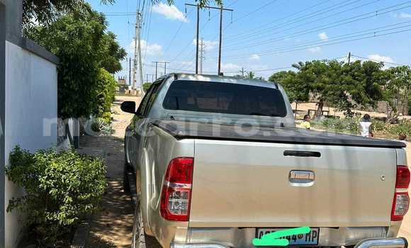 Nunua Ilio tumika Toyota Hilux Nyeupe Gari ndani ya Maputo nchini Maputo Nunua Ilio tumika Toyota Hilux Nyeupe Gari ndani ya Maputo nchini Maputo