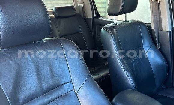 Nunua Ilio tumika Toyota Hilux Nyeupe Gari ndani ya Maputo nchini Maputo Nunua Ilio tumika Toyota Hilux Nyeupe Gari ndani ya Maputo nchini Maputo