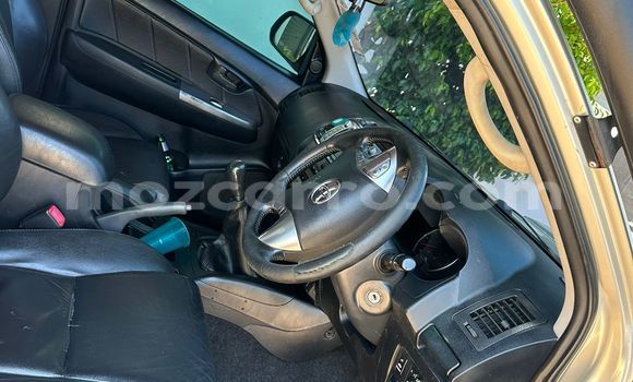 Nunua Ilio tumika Toyota Hilux Nyeupe Gari ndani ya Maputo nchini Maputo Nunua Ilio tumika Toyota Hilux Nyeupe Gari ndani ya Maputo nchini Maputo