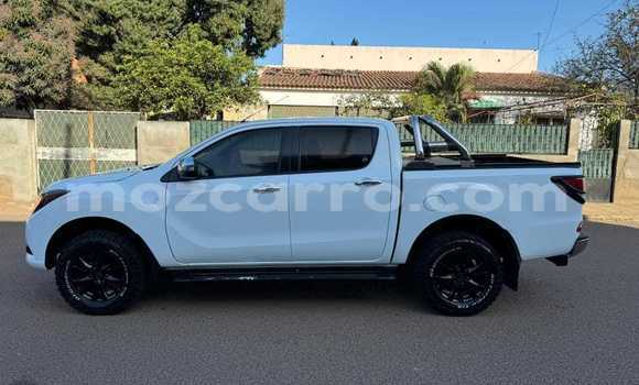 Nunua Ilio tumika Mazda BT-50 Nyeupe Gari ndani ya Maputo nchini Maputo Nunua Ilio tumika Mazda BT-50 Nyeupe Gari ndani ya Maputo nchini Maputo