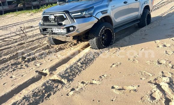 Nunua Ilio tumika Toyota Hilux Fedha Gari ndani ya Maputo nchini Maputo