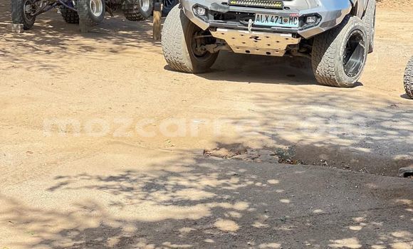 Comprar Usado Toyota Hilux Prata Carro em Maputo em Maputo Comprar Usado Toyota Hilux Prata Carro em Maputo em Maputo